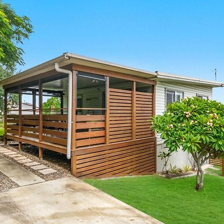Convent Cottage - Pet Friendly Home In The Centre Of Town Yamba Exterior foto